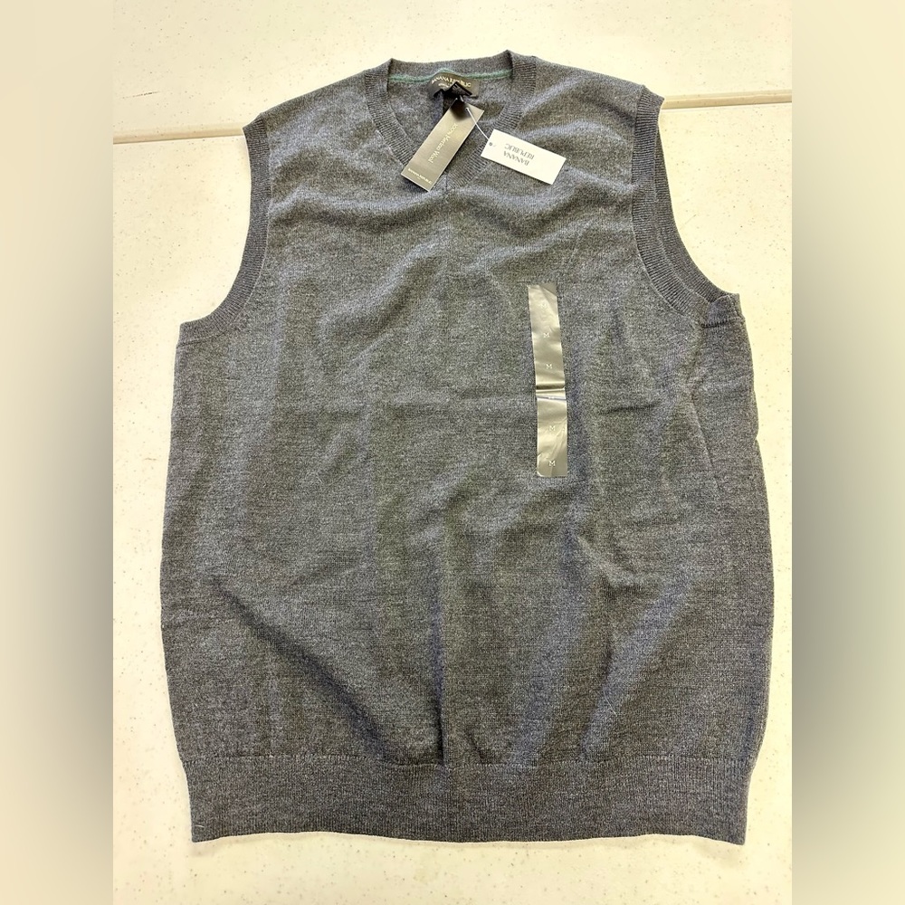 Banana Republic sweater vest. New. Medium